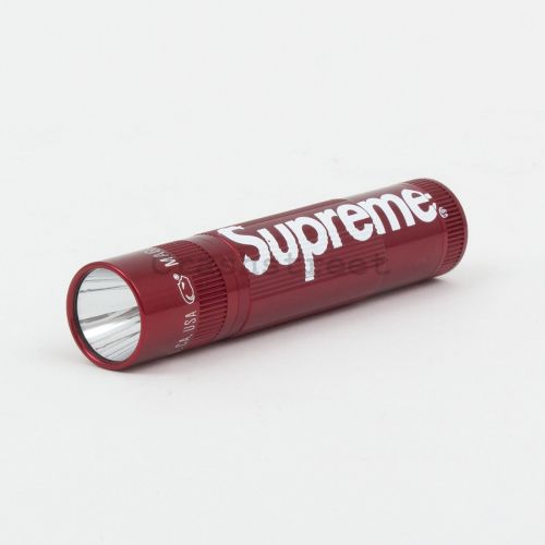 Supreme Maglite LED XL50 in Red